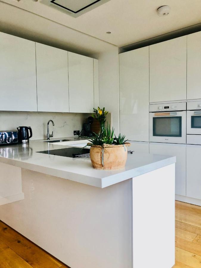 Luxury 2 Bedroom Apartment 20 Min From Central London Bagian luar foto