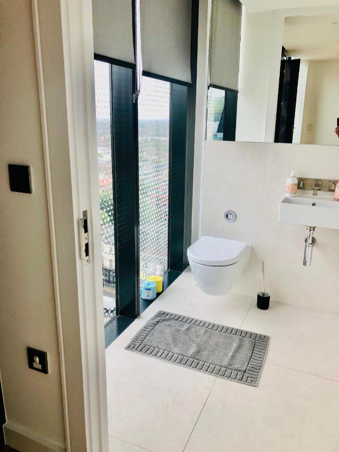 Luxury 2 Bedroom Apartment 20 Min From Central London Bagian luar foto