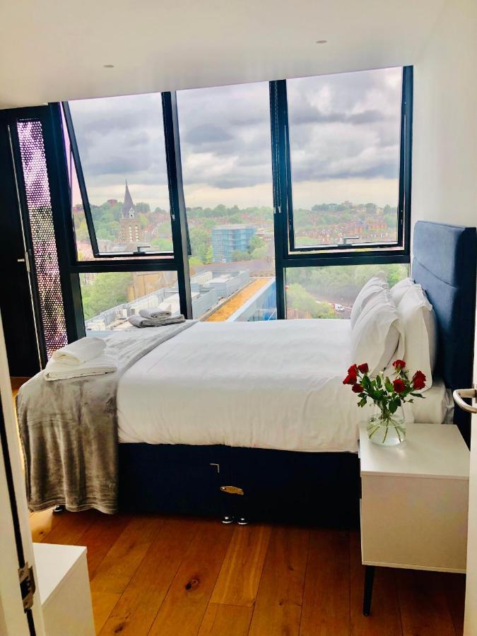 Luxury 2 Bedroom Apartment 20 Min From Central London Bagian luar foto
